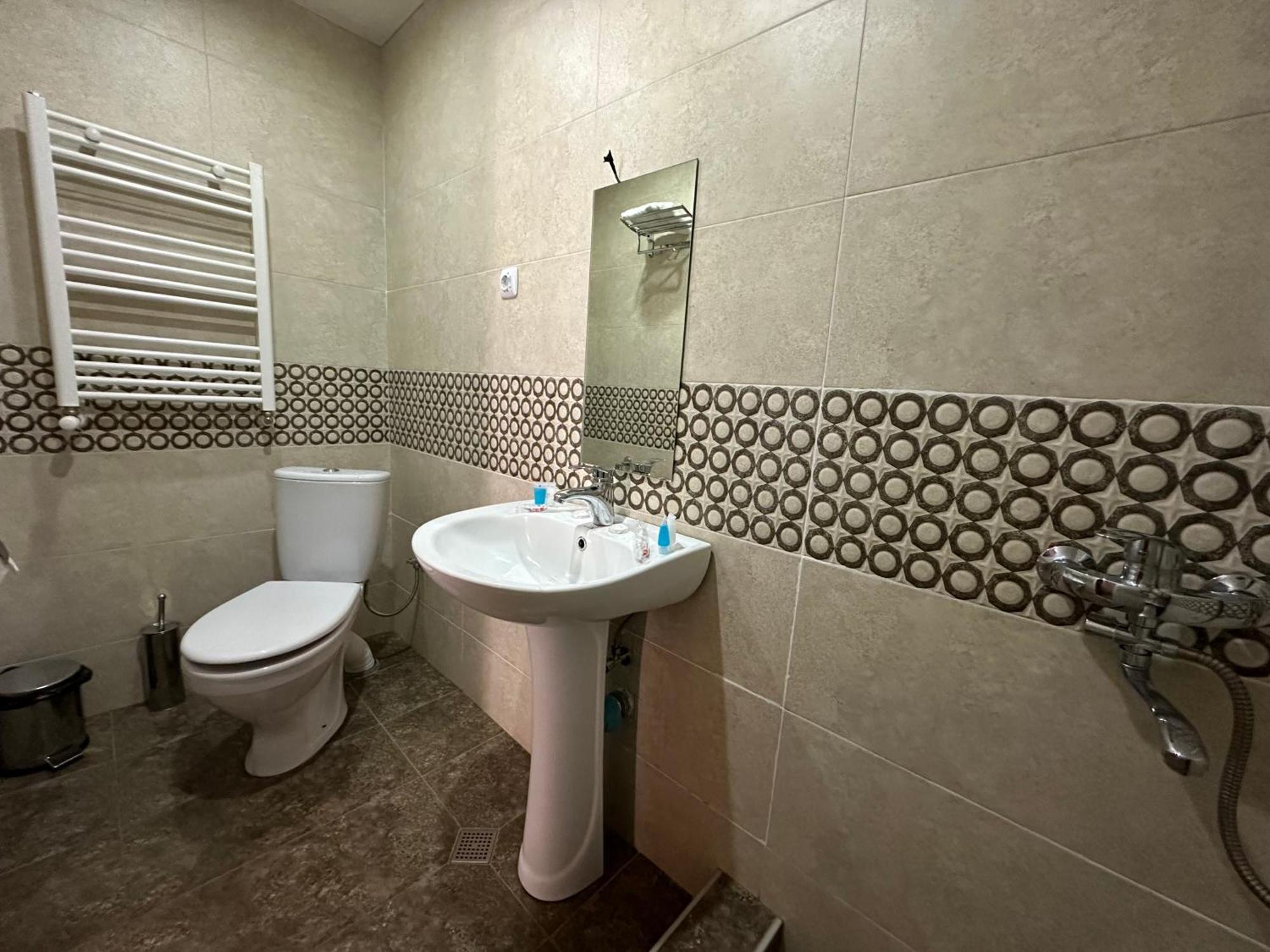 Hotel Dari Kazbegi Quarto foto